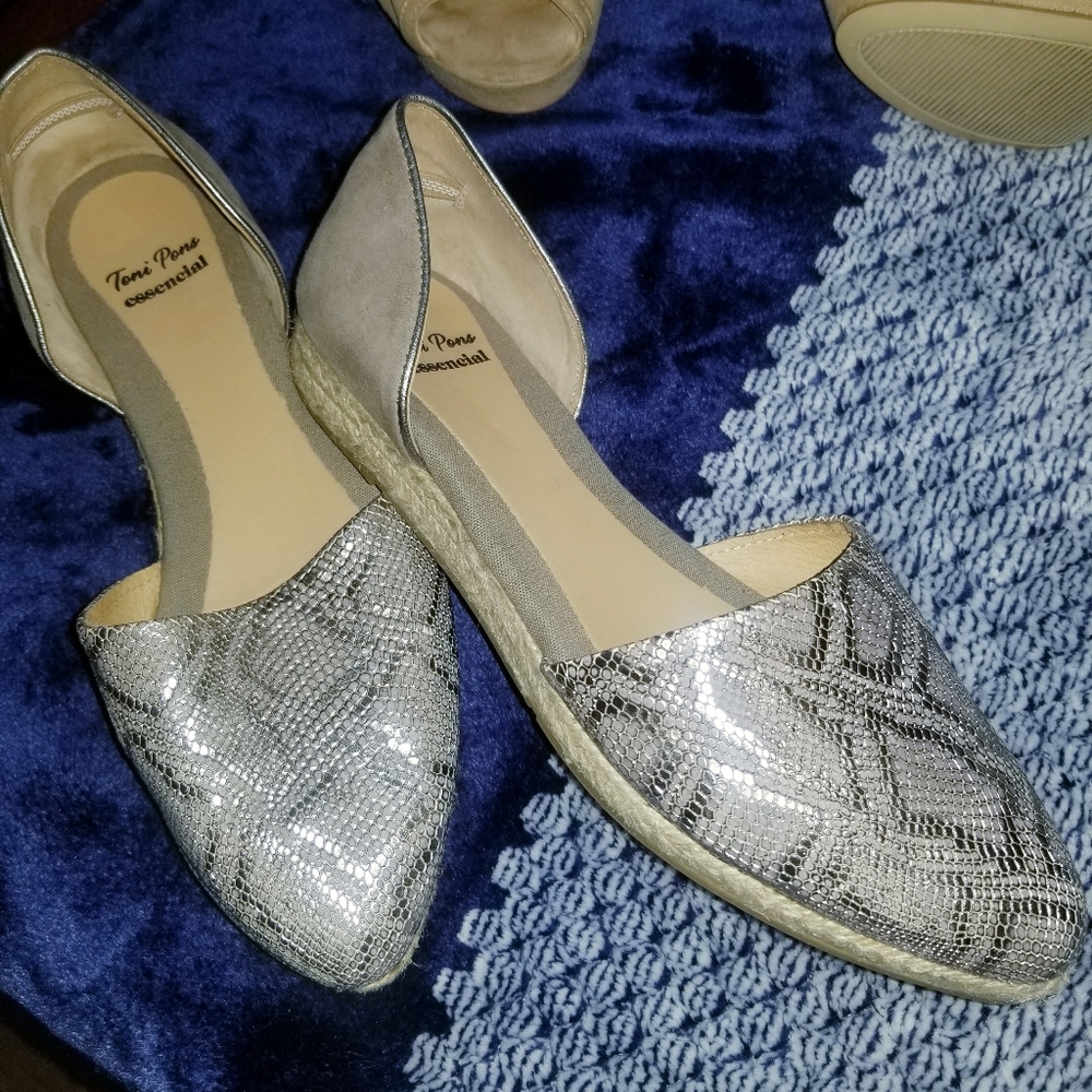 Flat shoes